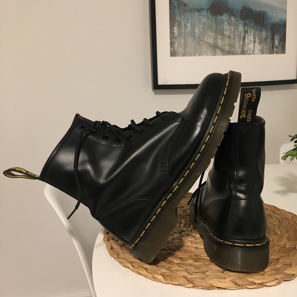Dr. Martens 1460 Smooth 8-Eye Boots - Black Smooth